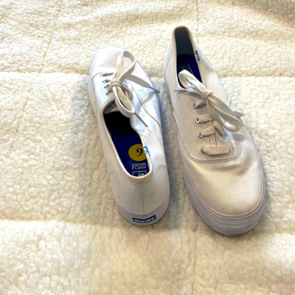 white high top Keds tennis shoe. Size 9 brand new, never worn